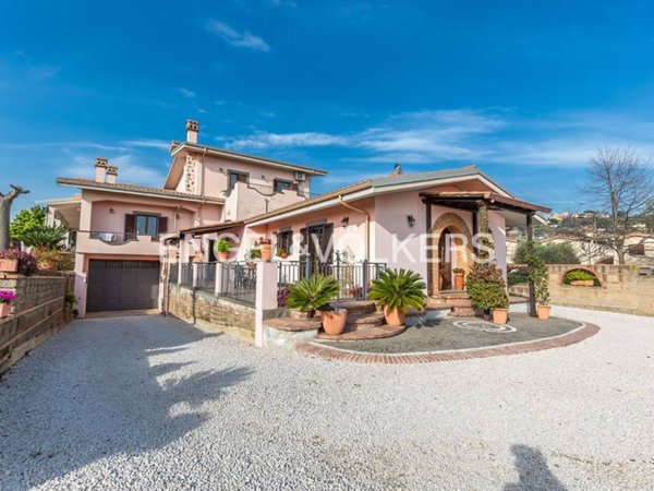 casa indipendente in vendita a Lanuvio