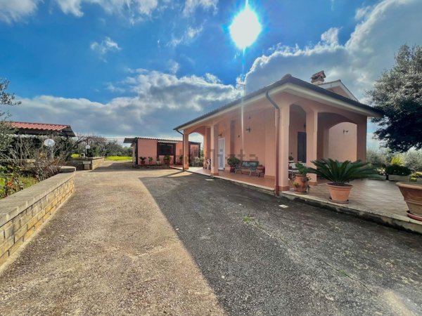 casa indipendente in vendita a Lanuvio