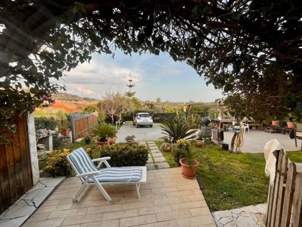 casa indipendente in vendita a Lanuvio