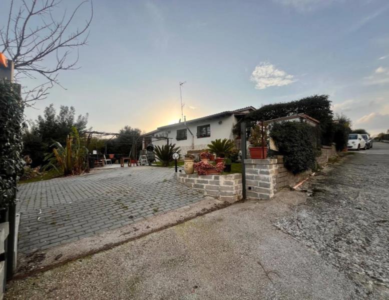 casa indipendente in vendita a Lanuvio in zona Monte Giove