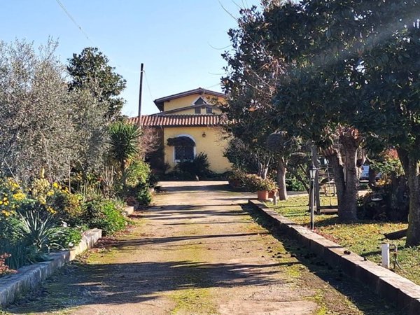 casa indipendente in vendita a Lanuvio in zona Stragonello