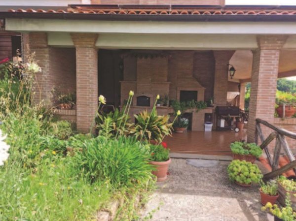 casa indipendente in vendita a Lanuvio