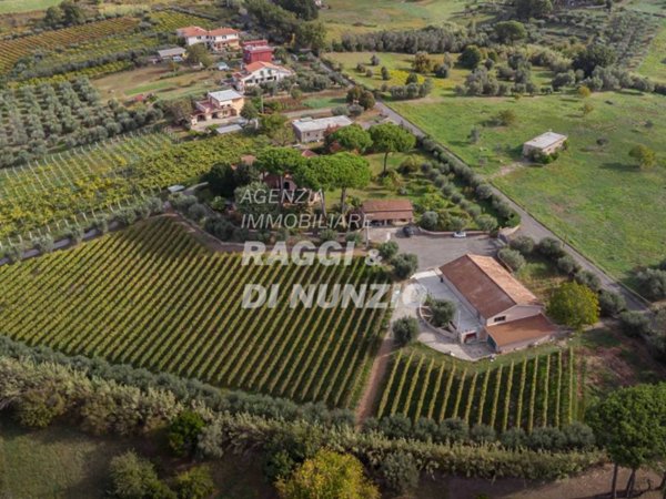 casa indipendente in vendita a Lanuvio