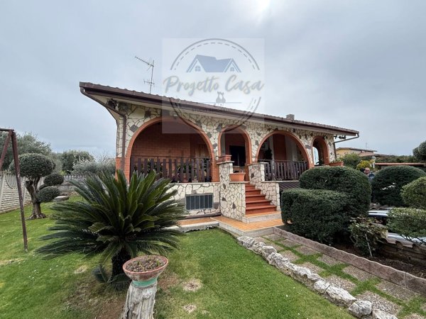 casa indipendente in vendita a Lanuvio in zona Stragonello