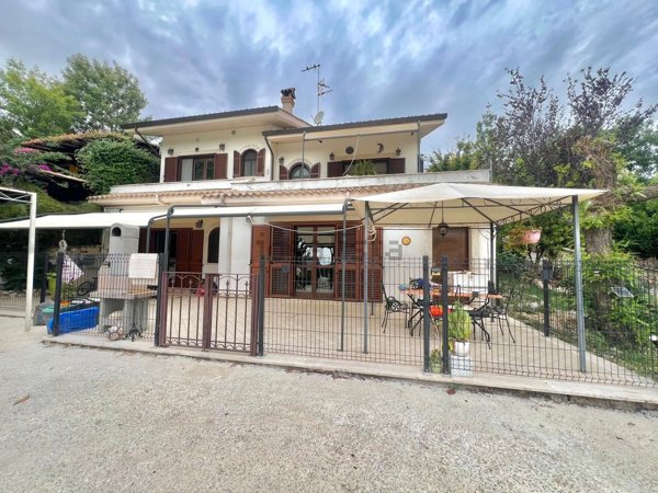 casa indipendente in vendita a Lanuvio
