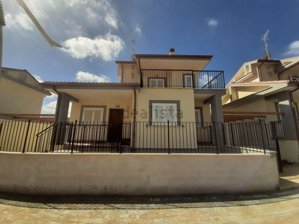casa indipendente in vendita a Lanuvio