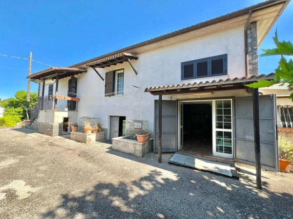 casa indipendente in vendita a Lanuvio in zona Stragonello