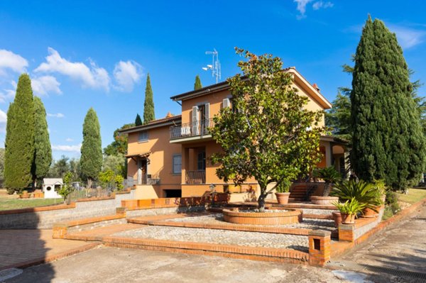 casa indipendente in vendita a Lanuvio in zona Stragonello