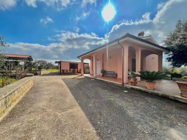 casa indipendente in vendita a Lanuvio