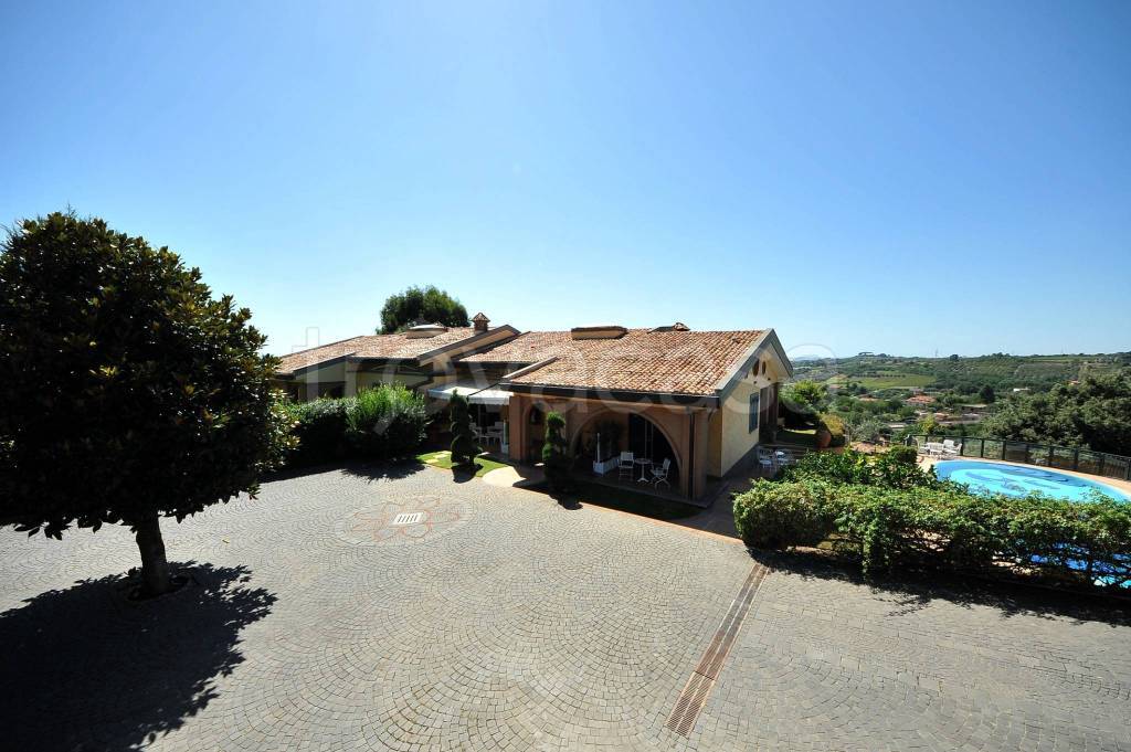 casa indipendente in vendita a Lanuvio