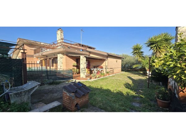 casa indipendente in vendita a Lanuvio in zona Stragonello