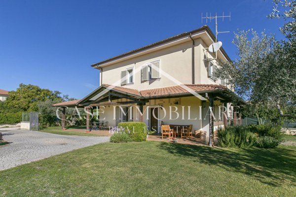 casa indipendente in vendita a Lanuvio