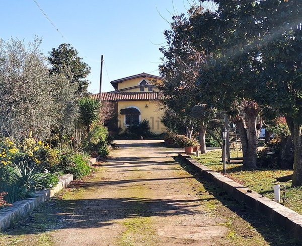 casa indipendente in vendita a Lanuvio in zona Stragonello