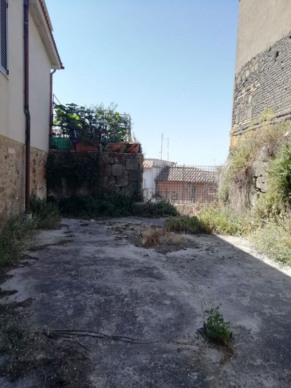 terreno in vendita a Lanuvio