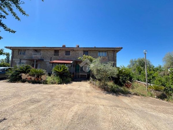 casa indipendente in vendita a Lanuvio in zona Malcavallo