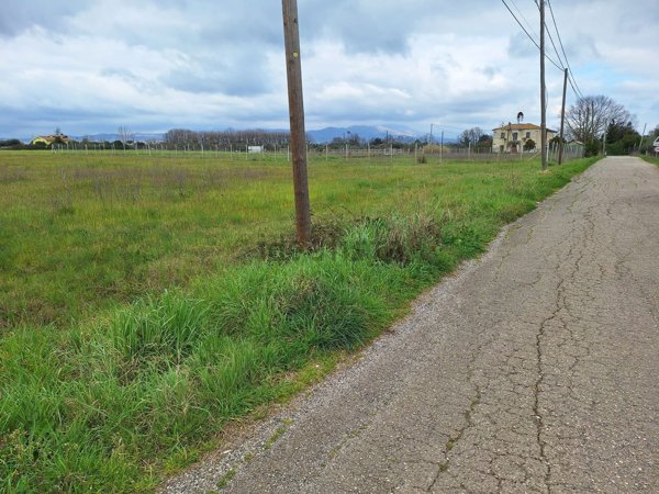 terreno in vendita a Lanuvio