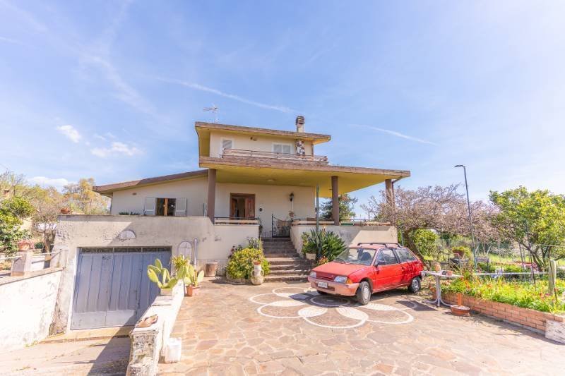 casa indipendente in vendita a Lanuvio in zona Monte Giove