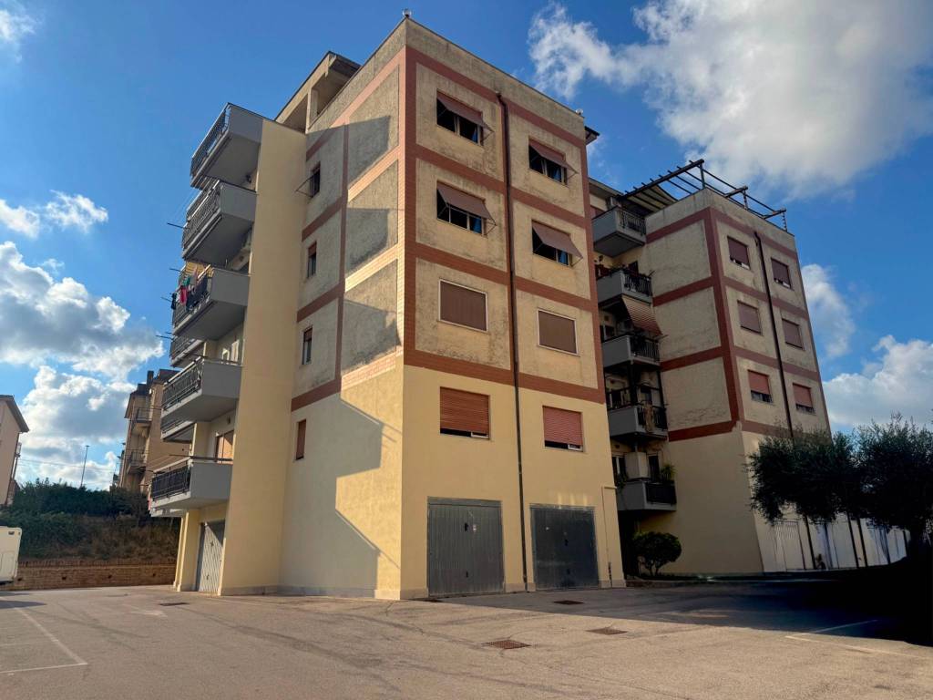 appartamento in vendita a Lanuvio in zona Bellavista