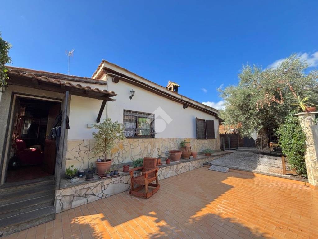 casa indipendente in vendita a Lanuvio in zona Monte Giove