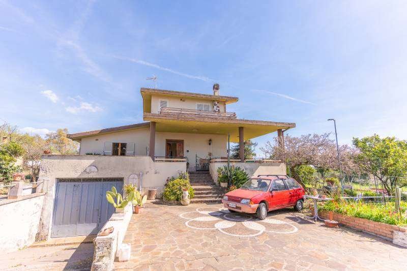 casa indipendente in vendita a Lanuvio in zona Monte Giove