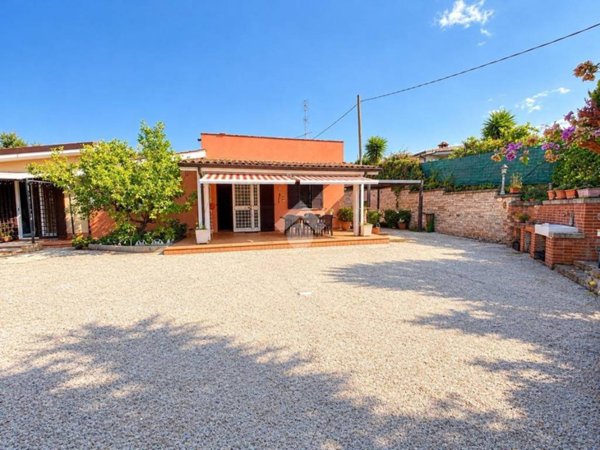 casa indipendente in vendita a Lanuvio in zona Monte Giove