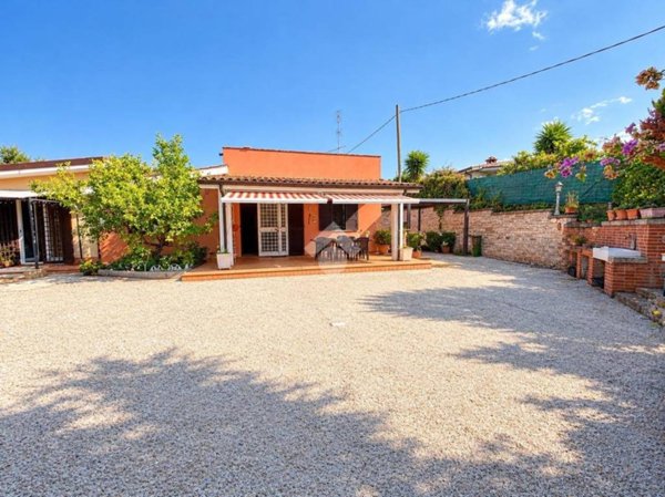 casa indipendente in vendita a Lanuvio in zona Monte Giove