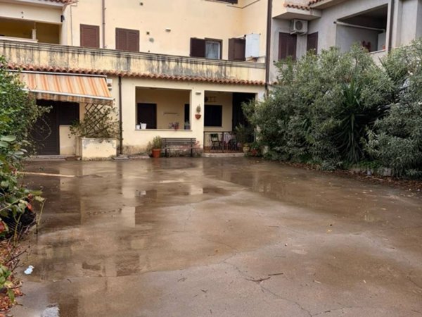 appartamento in vendita a Lanuvio in zona Sambuco