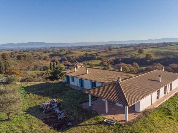 casa indipendente in vendita a Magliano Romano