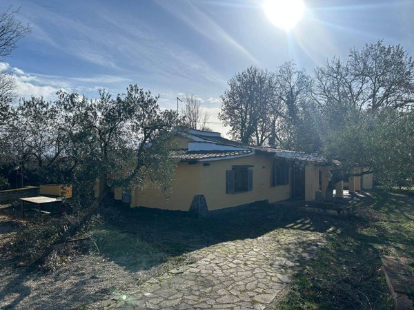 casa indipendente in vendita a Magliano Romano