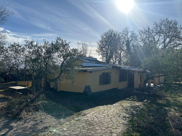 casa indipendente in vendita a Magliano Romano