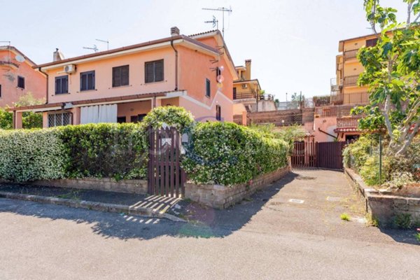 casa indipendente in vendita a Magliano Romano