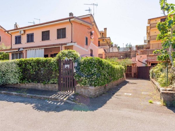 casa indipendente in vendita a Magliano Romano