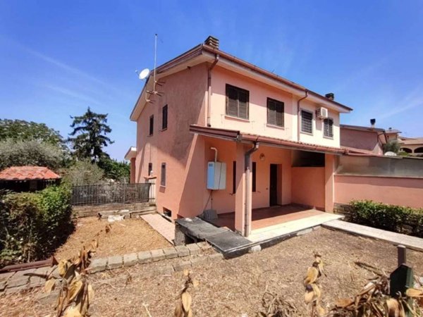 casa indipendente in vendita a Magliano Romano