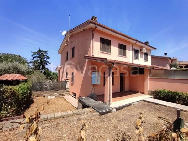 casa indipendente in vendita a Magliano Romano