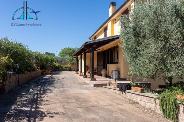 casa indipendente in vendita a Magliano Romano