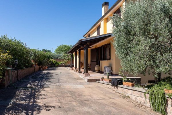 casa indipendente in vendita a Magliano Romano