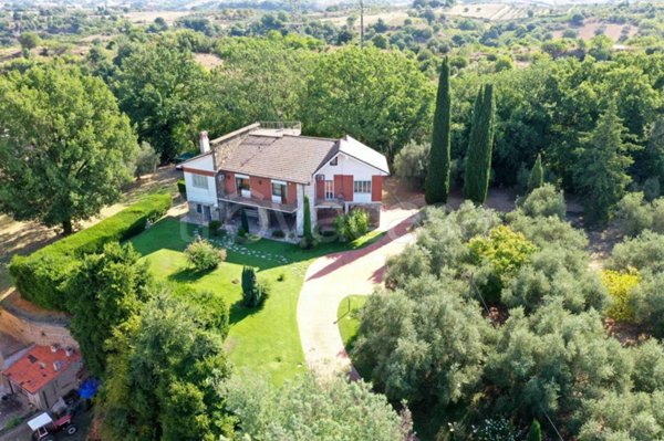 casa indipendente in vendita a Magliano Romano