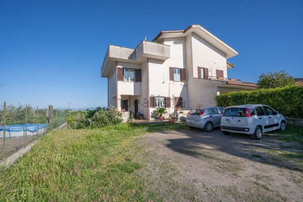 casa indipendente in vendita a Magliano Romano