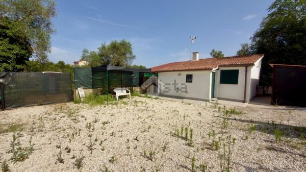 locale di sgombero in vendita a Magliano Romano