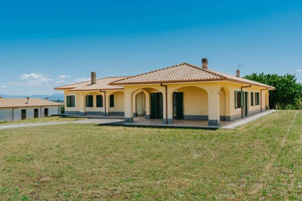 casa indipendente in vendita a Magliano Romano