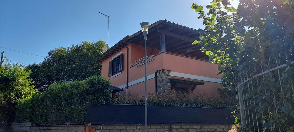 casa indipendente in vendita a Manziana
