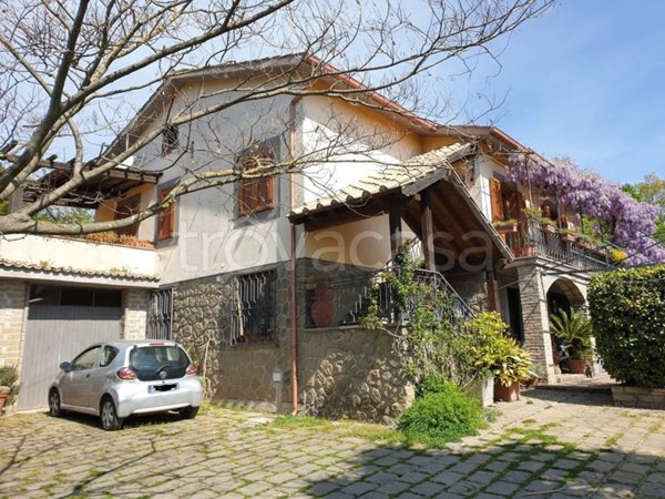 casa indipendente in vendita a Manziana in zona Quadroni