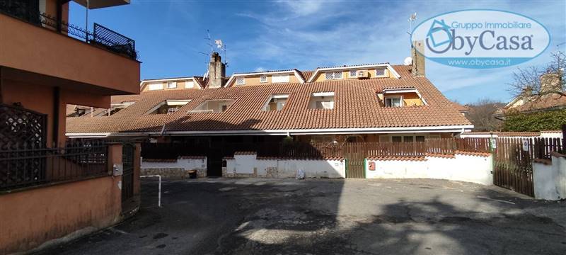 casa indipendente in vendita a Manziana
