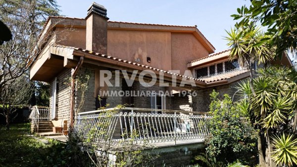 casa indipendente in vendita a Manziana in zona Quadroni