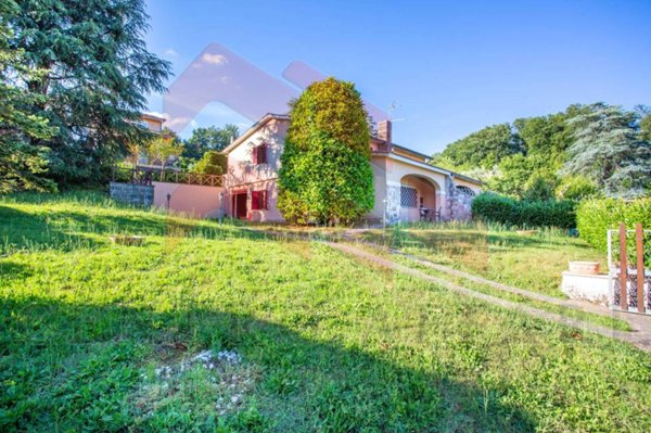 casa indipendente in vendita a Manziana