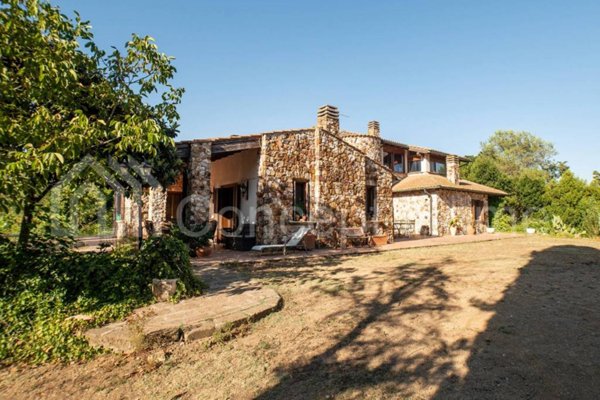casa indipendente in vendita a Manziana