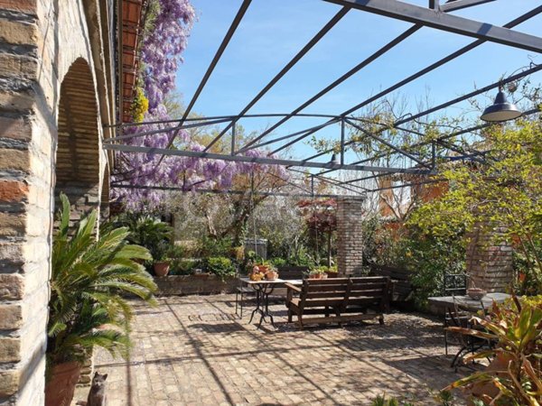casa indipendente in vendita a Manziana in zona Quadroni