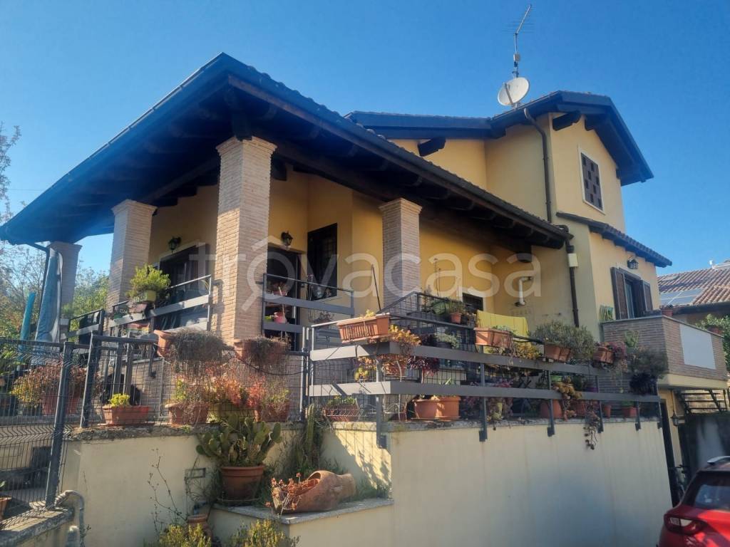 casa indipendente in vendita a Manziana