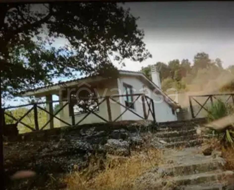 casa indipendente in vendita a Manziana