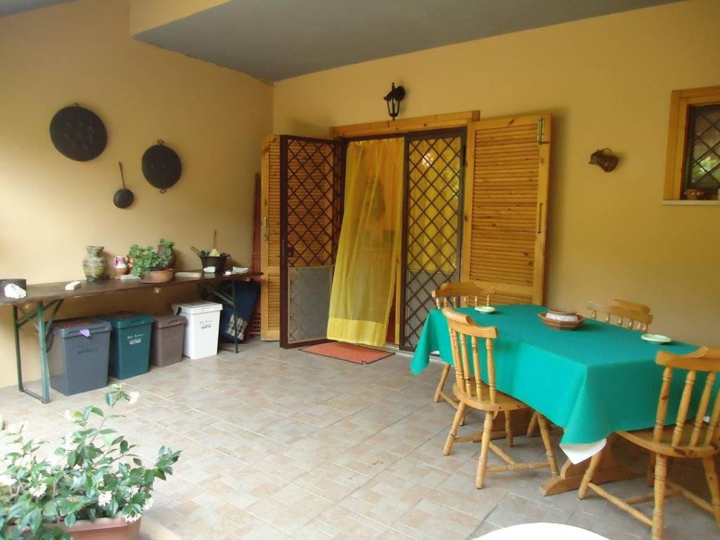 casa indipendente in vendita a Manziana